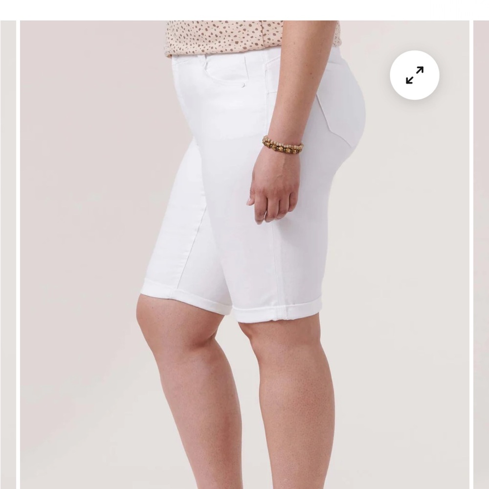 White Deomcracy Women's Bermuda shorts - Picture 4 of 9